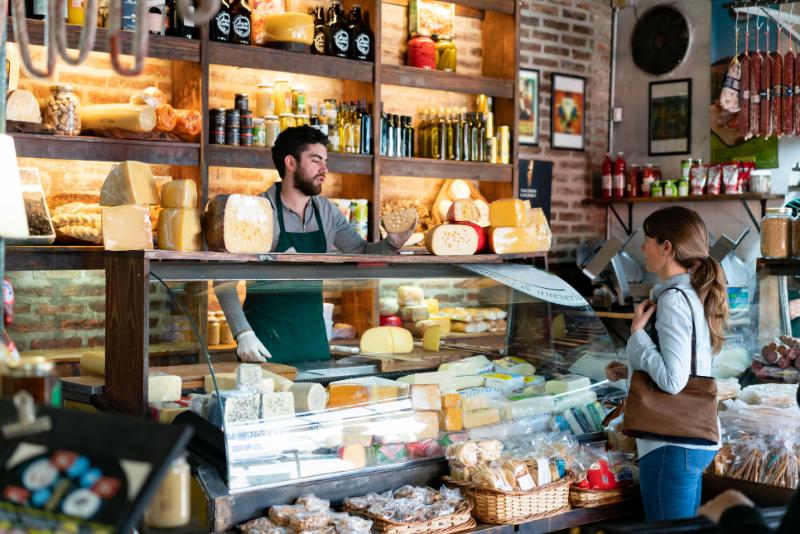 Holiday Shopping in Laguna Beach: Seasonal Markets, Pop-Ups, and Festive Finds