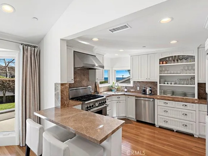 464 Linden Street kitchen